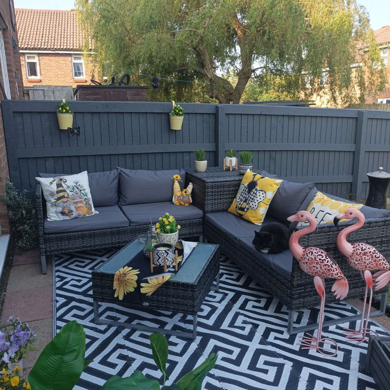 OUTDOOR LIVING